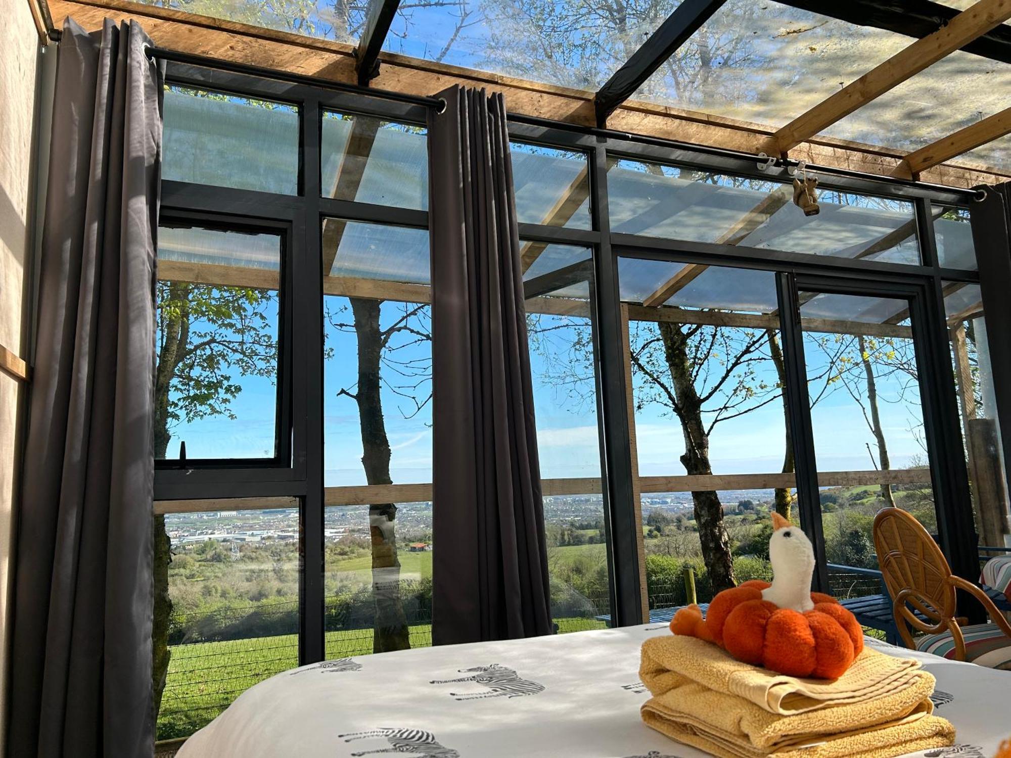 דבלין Sky Gazer Cabin In The Woods מראה חיצוני תמונה