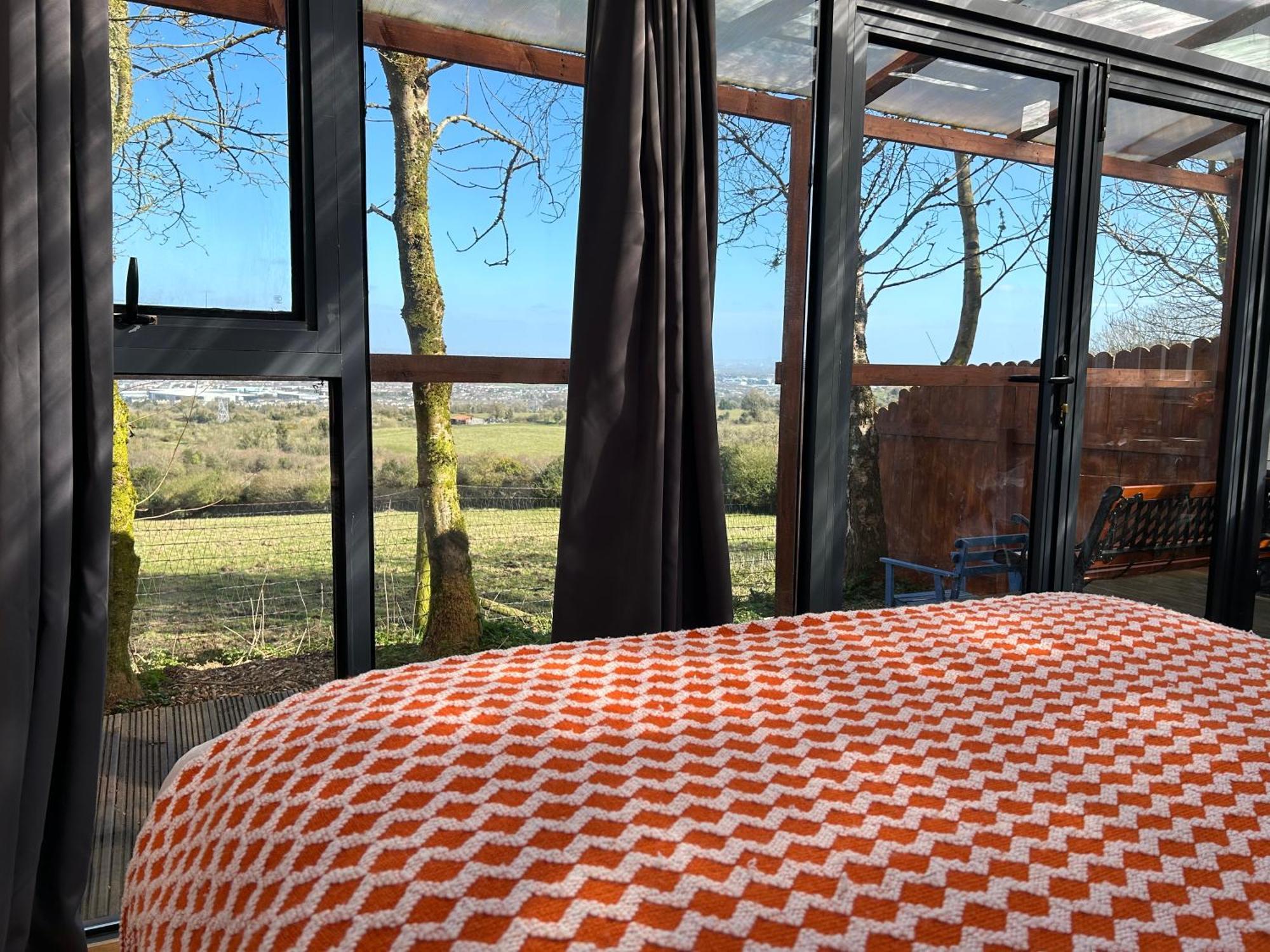 דבלין Sky Gazer Cabin In The Woods מראה חיצוני תמונה